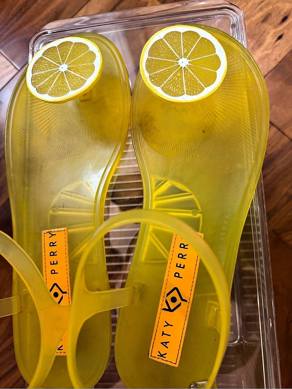 Katy Perry The Geli Sandal Lemon Charm Jelly Sandals Yellow - Picture 3 of 4